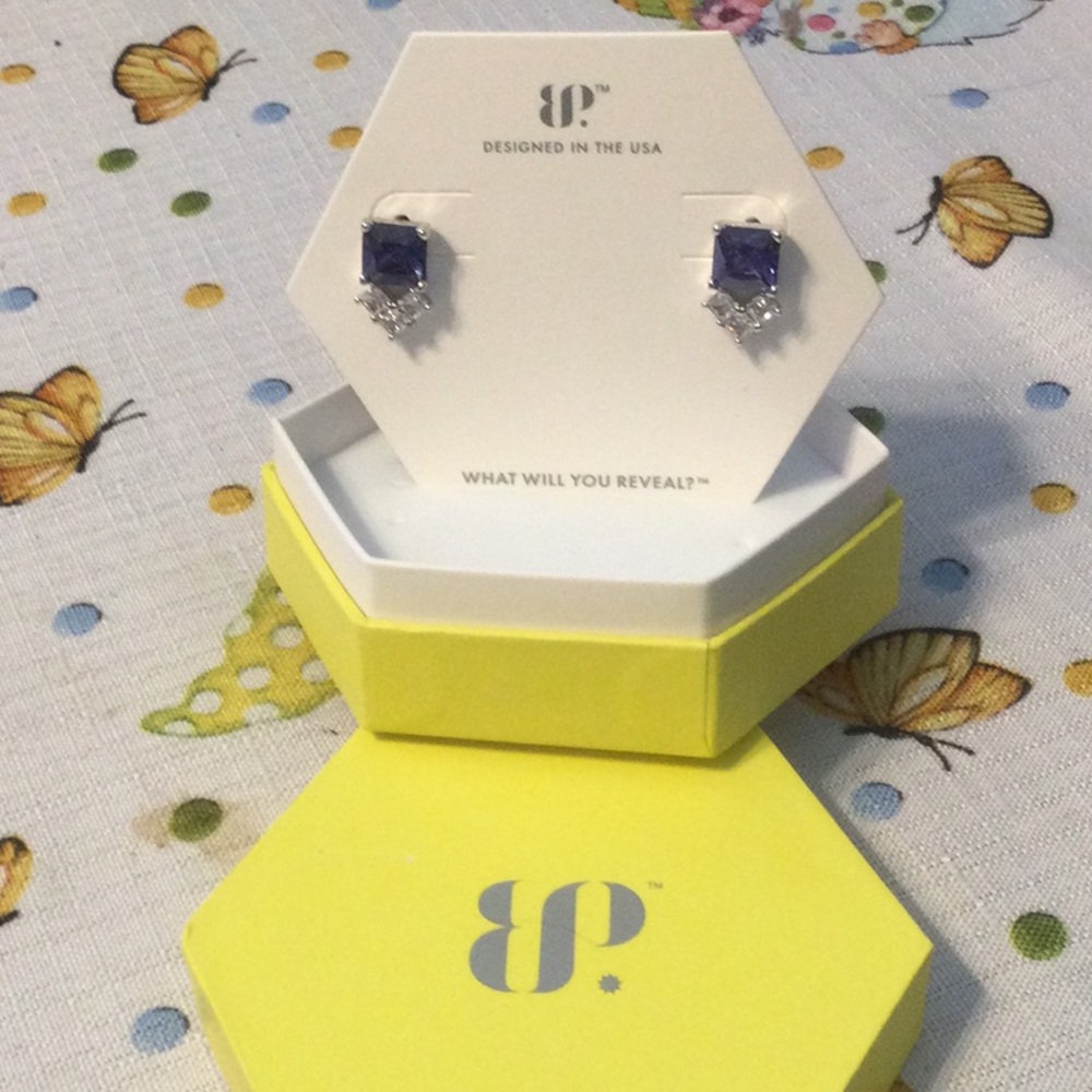 Bomb Party Original Collection revealed earring.